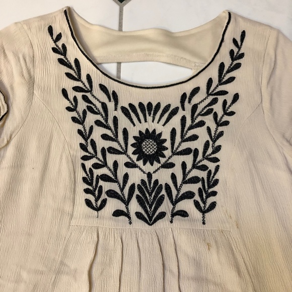 Cream and black detailed short dress. - Picture 3 of 5